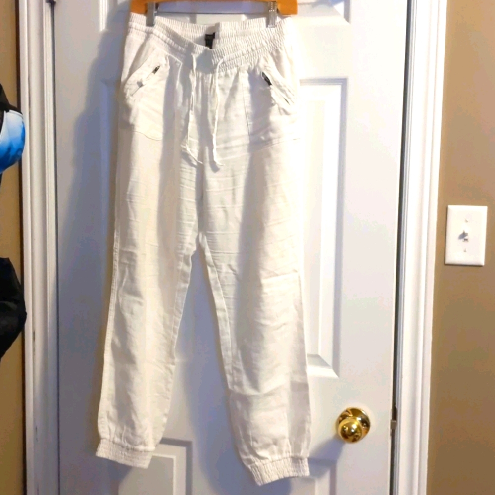 White cuffed ankle pants